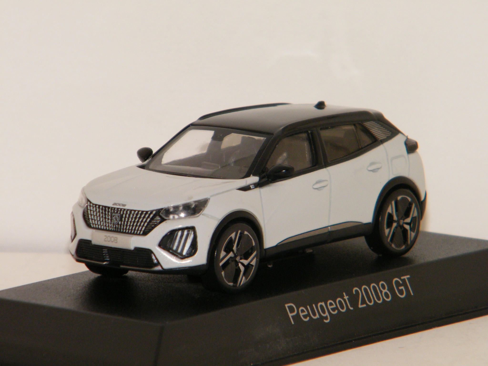 Norev 1/43 – Peugeot 2008 GT 2024 Blanc Okénite – Prévente – Modèle Neuf Norev 1/43 – Peugeot 2008 GT 2024 Blanc Okénite – Prévente – Modèle Neuf