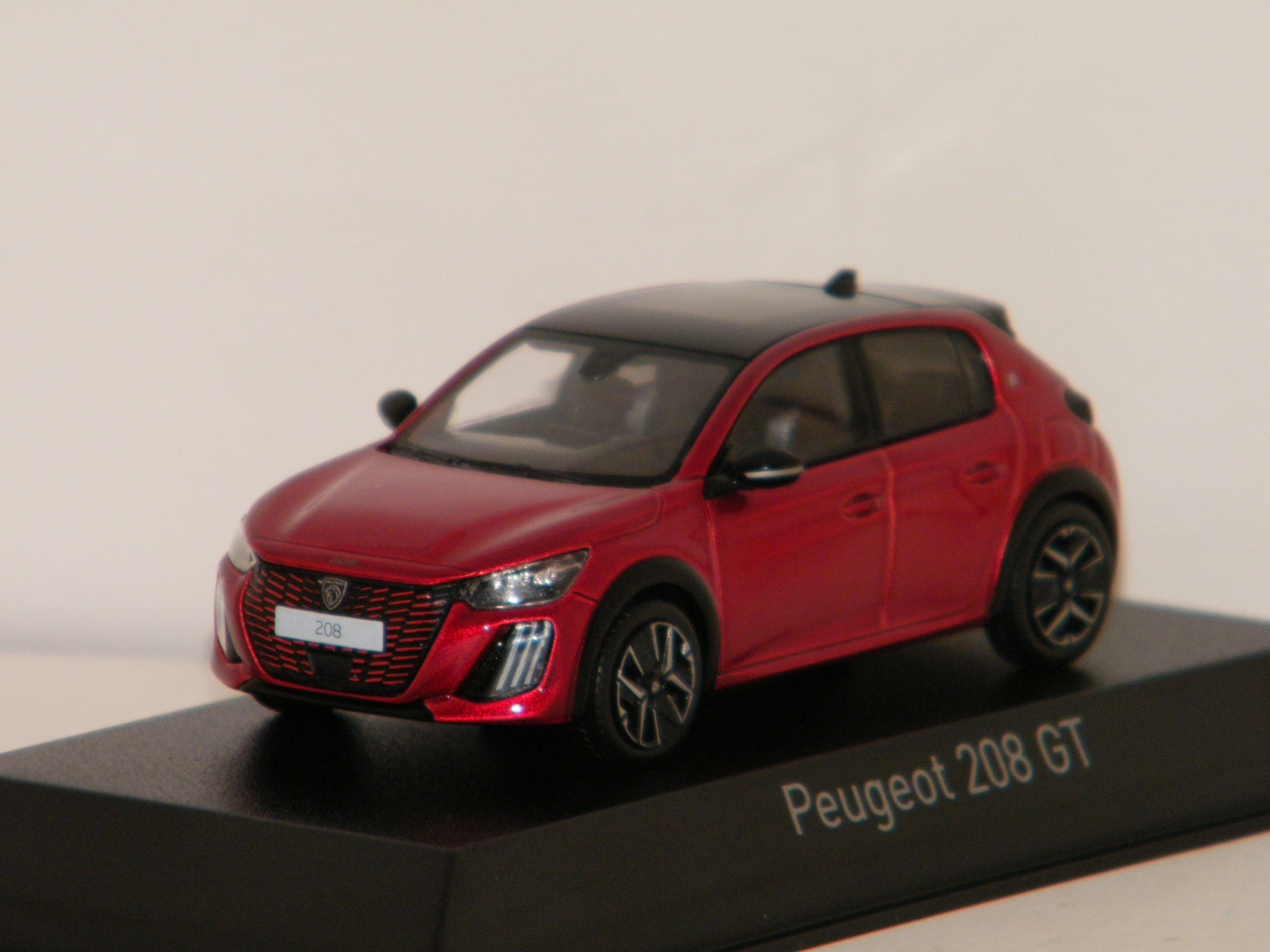 Peugeot 208 GT 2024 rosso elisir 1/43 di Norev 472842 Peugeot 208 GT 2024 rosso elisir 1/43 di Norev 472842