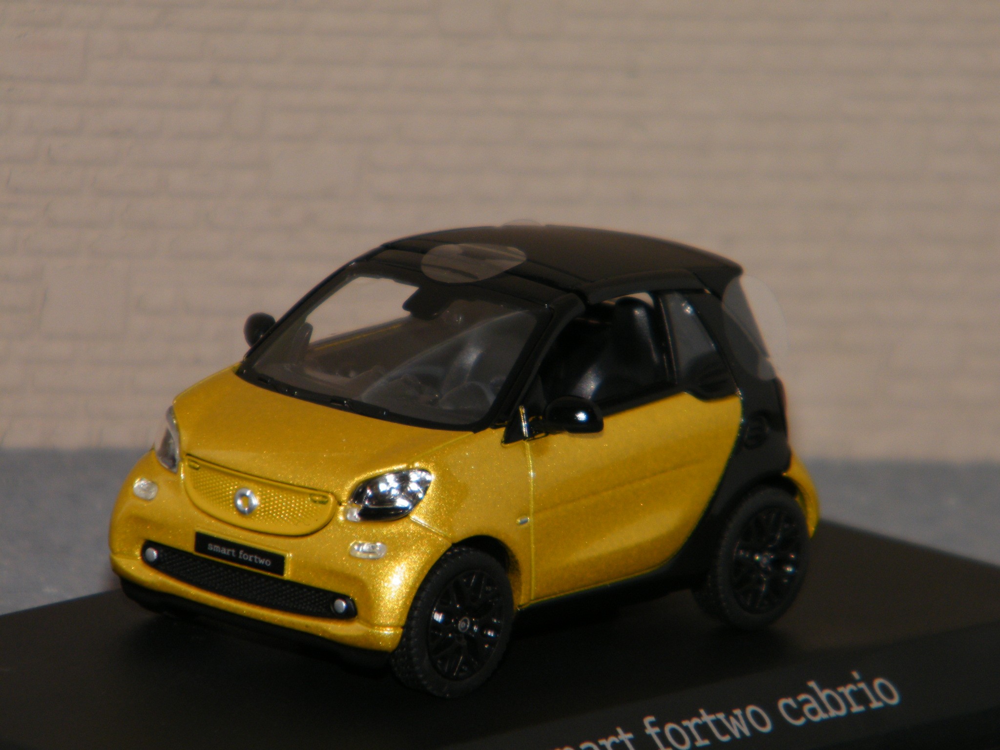 smart-fortwo-cabrio-black-ro-