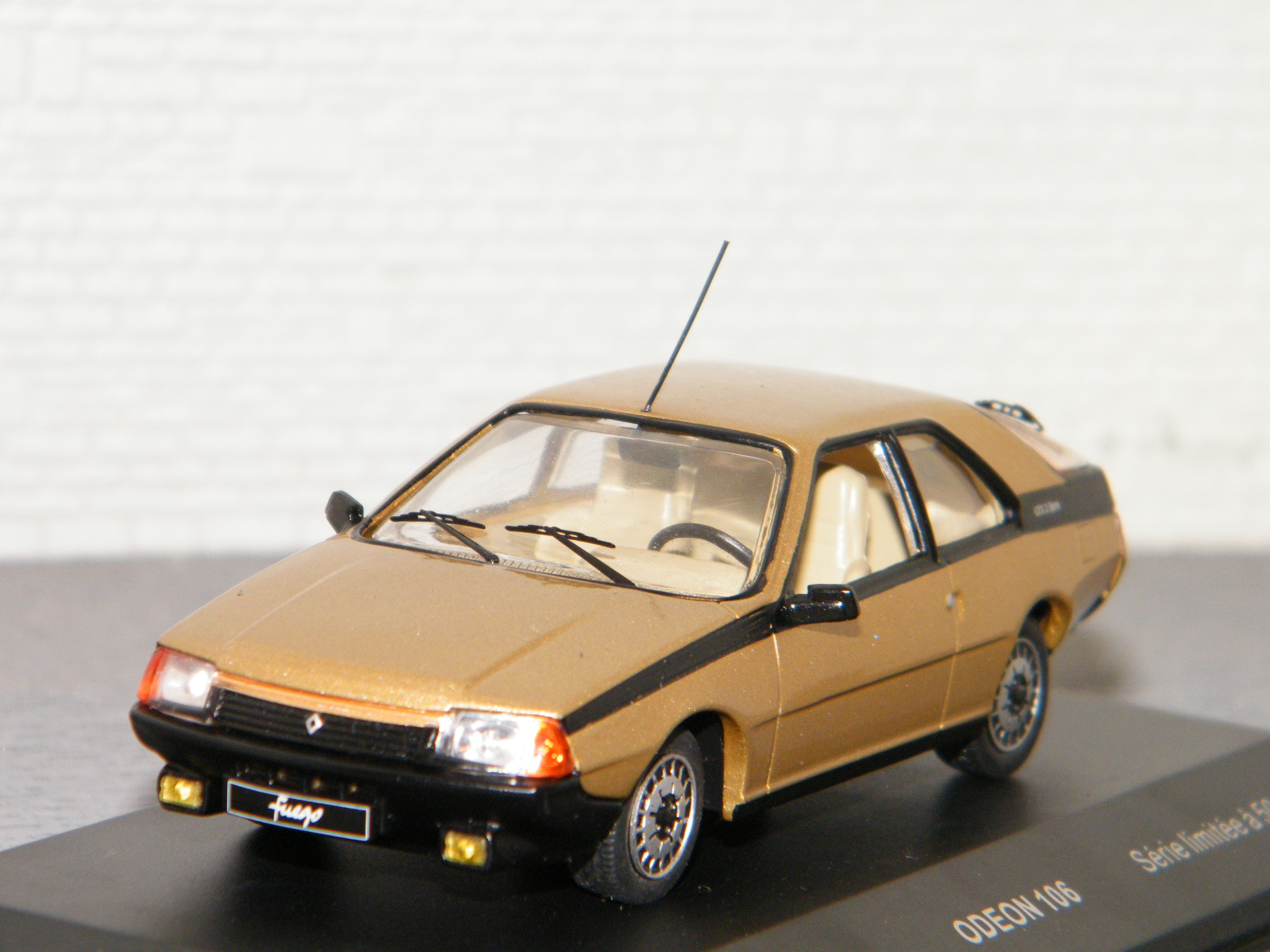 Modèle Réduit Renault Fuego GTX 1985 Beige - Échelle 1/43, Série Limitée ODEON, Neuf En Boîte